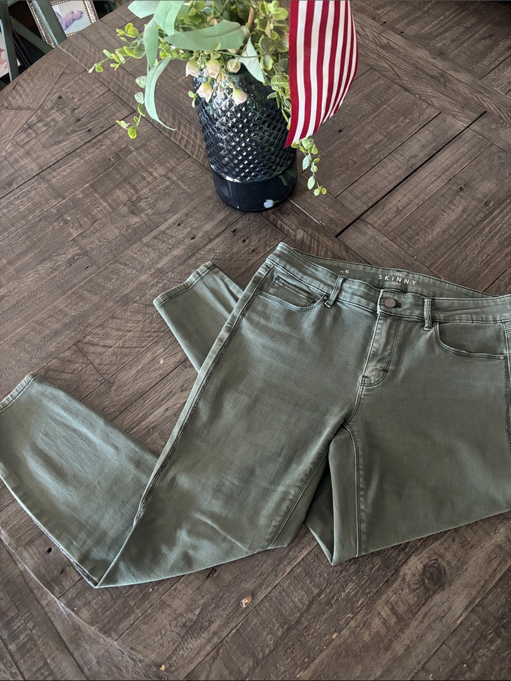 WHBM THE SKINNY CROP SIZE 6 JEAN SIDE BEADED TRIM GREAT COND BUNDLE2SAVE